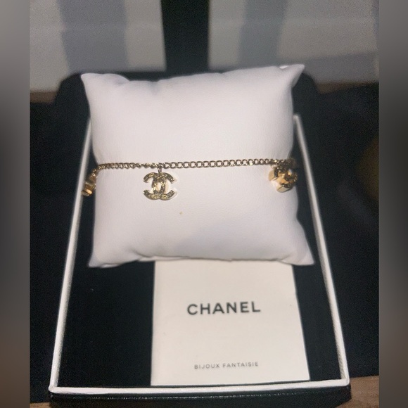 /traded/Chanel Matelasse CC Charm Bracelet in Gold Tone - Picture 6 of 16